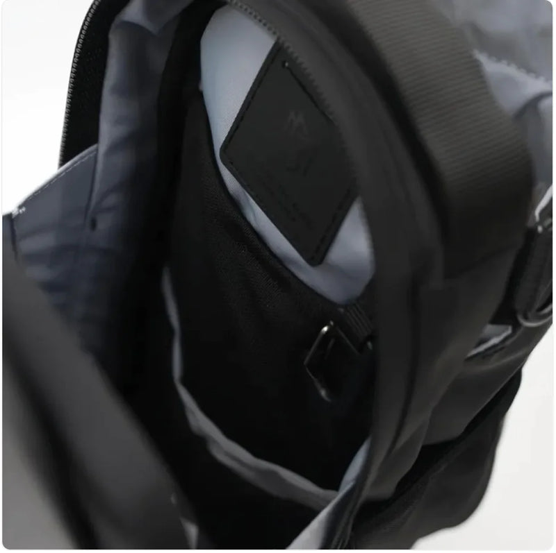 Magnetic Gym Bag with Bottle Holder
